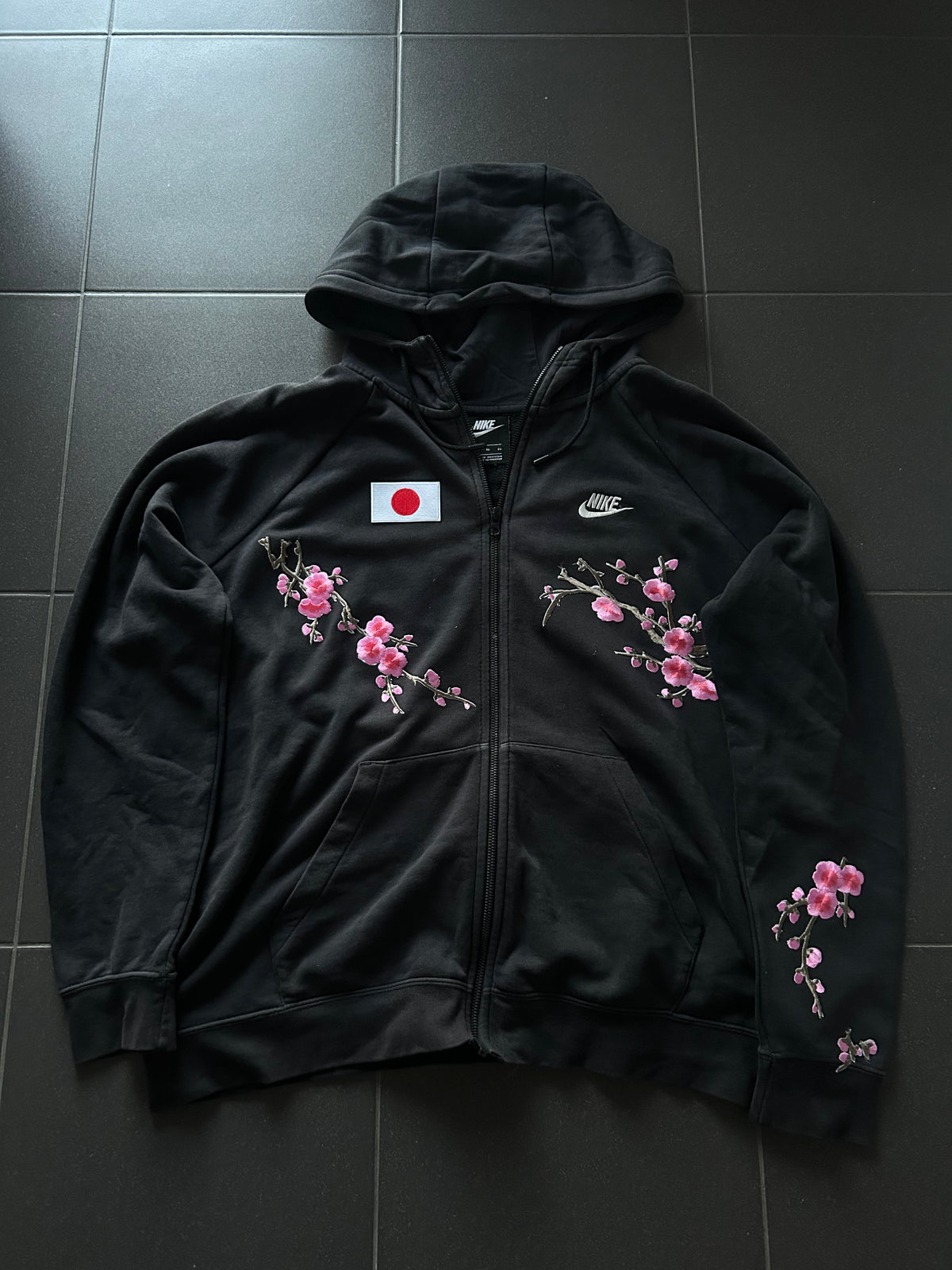 Czarna bluza Nike hoodie custom japan sakura