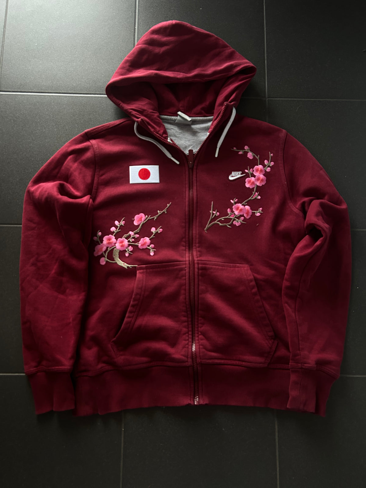 Czerwona bluza Nike rozpinana japan sakura z kapturem