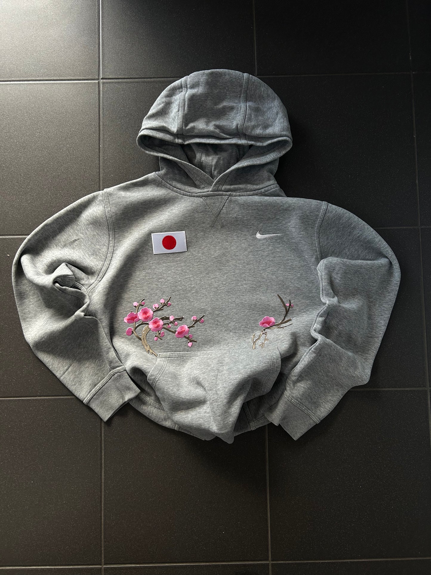 szara bluza z kapturem nike custom w stylu japońskim sakura